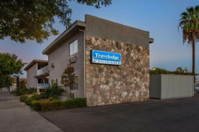 Гостиница Travelodge by Wyndham Fresno Yosemite Area  Фресно